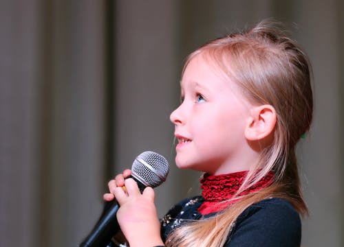 带言字旁字的女生好名字大全