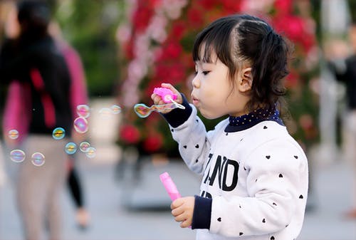 带提手旁字的女生名字大全