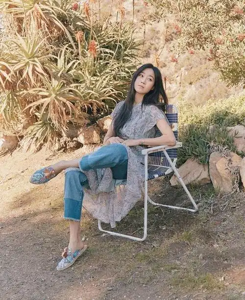 孔孝真穿搭美学,真的美炸了!简直就是行走的衣架