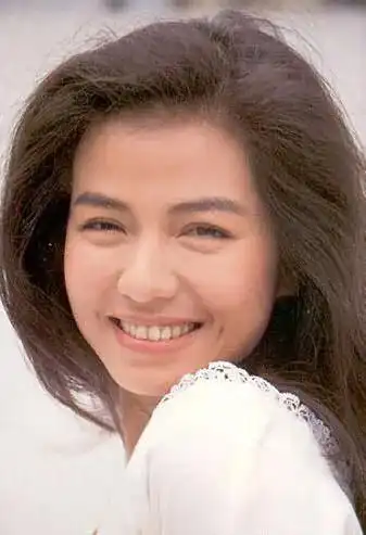 美人沟下巴(林青霞下巴美人沟,陈红圆中带方,都是顶级美女的标志)