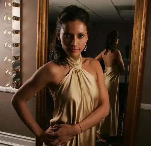 蕾奥娜·维埃拉(智利女演员)_尚可名片