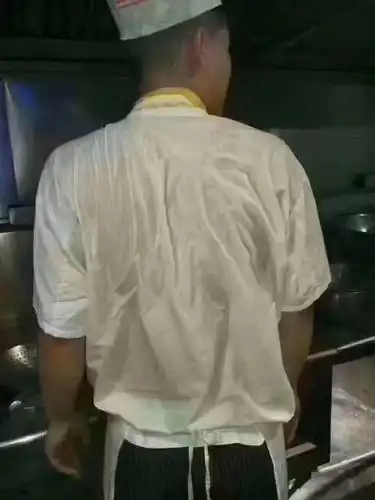 炉火为伴赤诚坚守他们是高温下的最美劳动者厨师