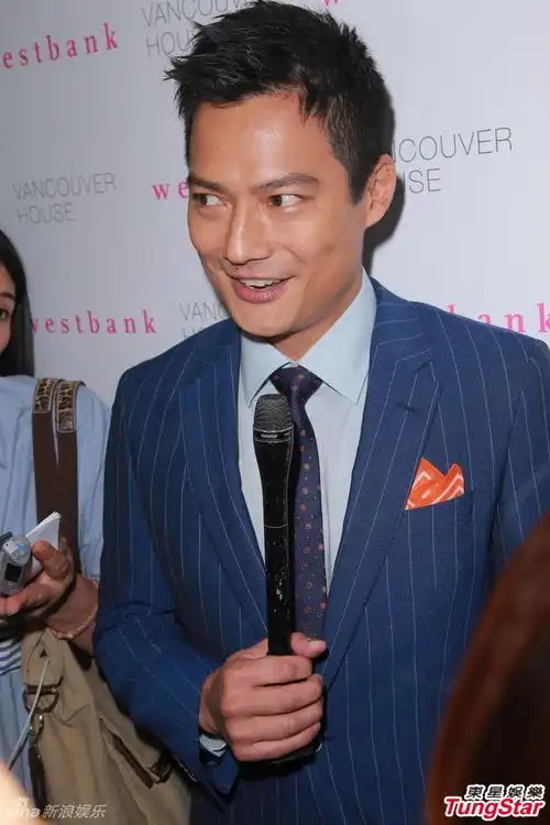 组图:高圣远否认送周迅城堡 谈结婚:希望吧