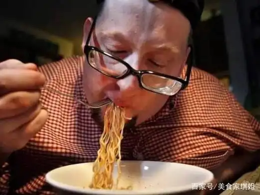 泡面创始人60年来都吃方便面,见到他的近况,吃货:不相信科学了