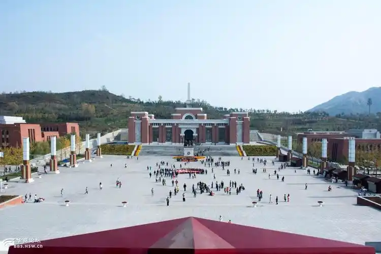 关于香山 照金革命根据地纪念馆 这个是司机大哥直接停车的广场,告诉