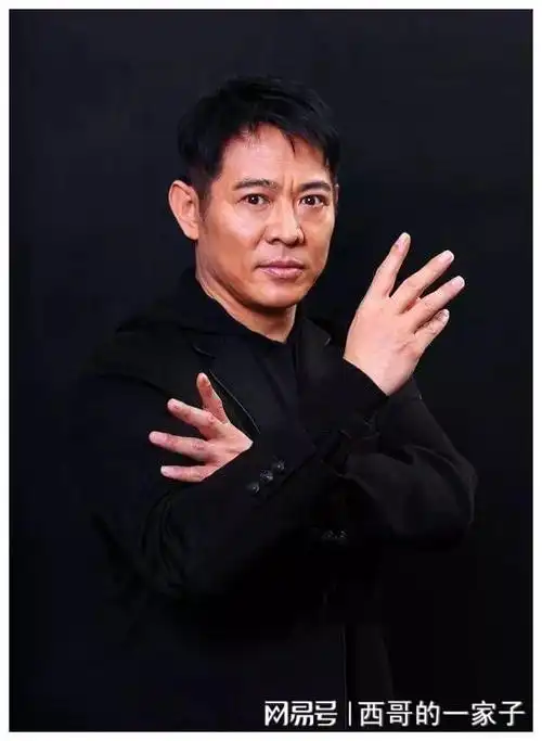 李连杰给大哥百万年薪,二哥穷苦一生却拒绝帮助,这是为何?