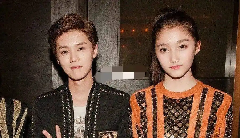 赵丽颖冯绍峰因拍戏,鹿晗关晓彤聚会相识,他俩却因一起交通事故_恋情