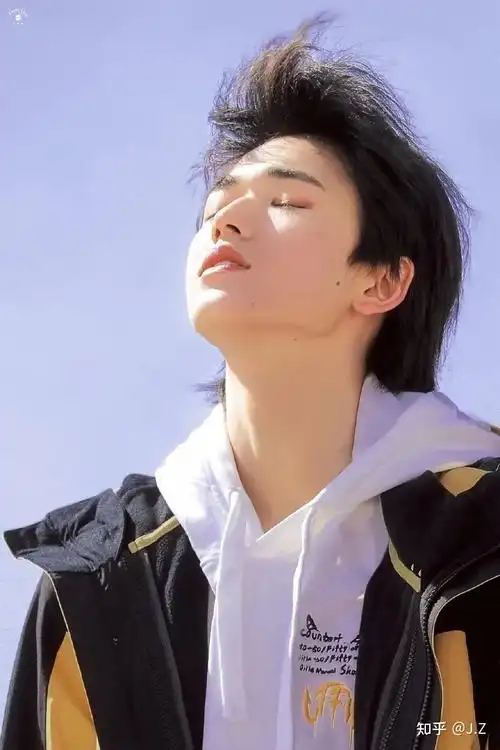 有没有宋亚轩的帅照最好是没刘海没水印超a的那种越多越好