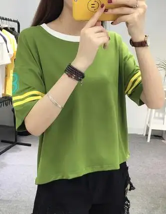 浅绿色衣服搭配啥色的裤子好看?