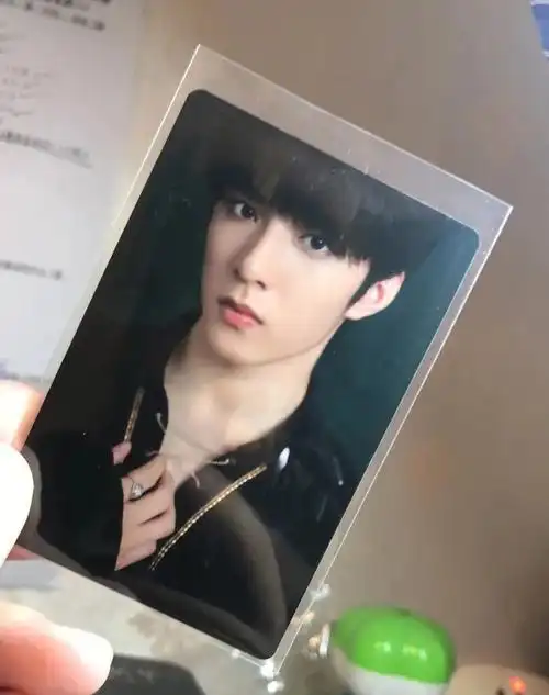 出刘耀文写生小卡每一个40元