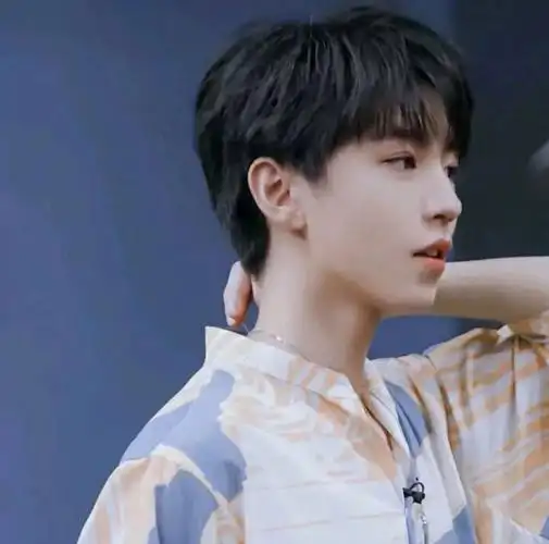 王俊凯头像小螃蟹来集合