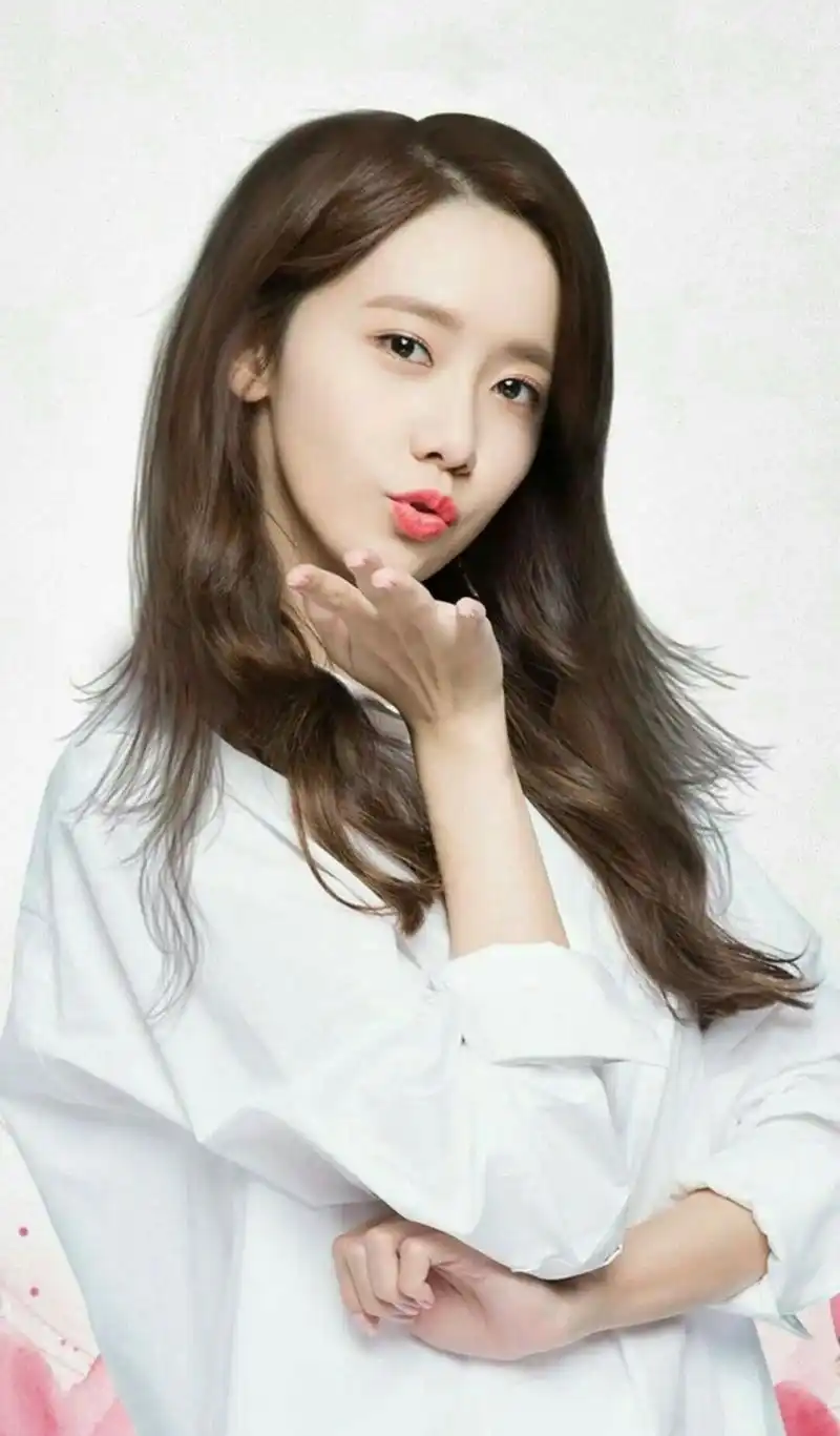 "双面女神"林允儿写真,图7像是在召唤你,图9看着就想舔屏