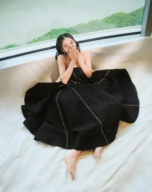 张雪迎美脚壁纸