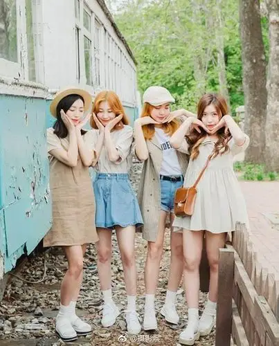 超有feel的四人帮闺蜜合照