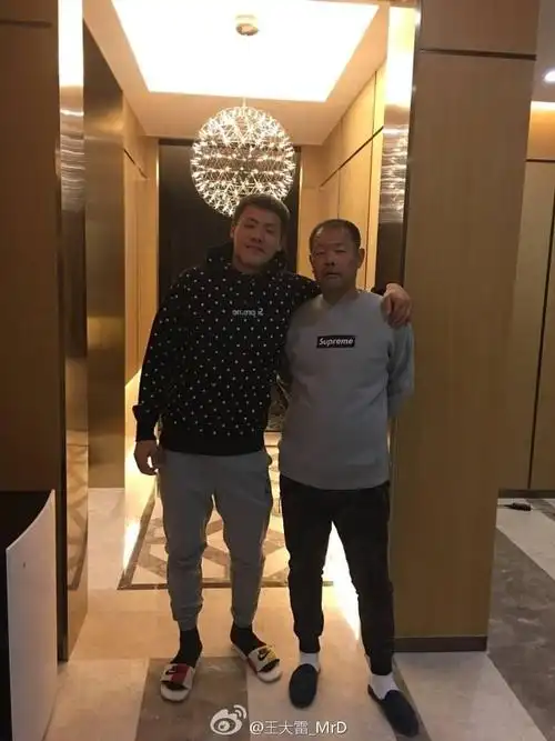 忆童年趣事,王大雷晒父子合照