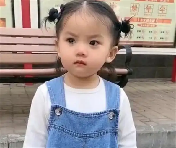 高颜值萌娃生气咬牙切齿表情管理很到位网友眼神有戏