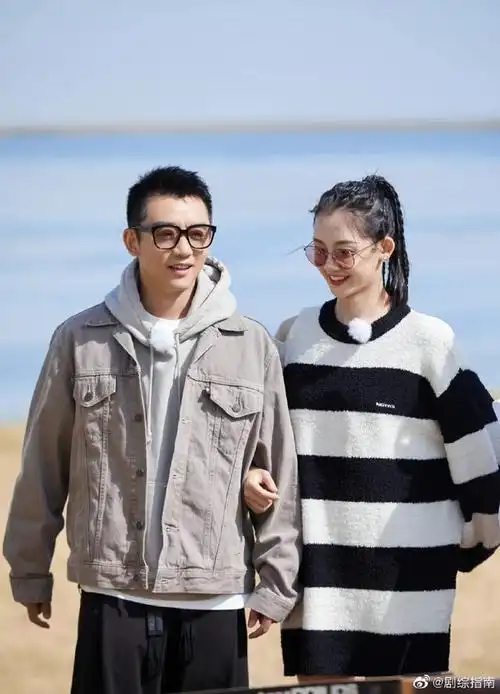 苗苗晒春节全家vlog,女儿五官像极了郑恺,儿子白白胖胖好像苗苗