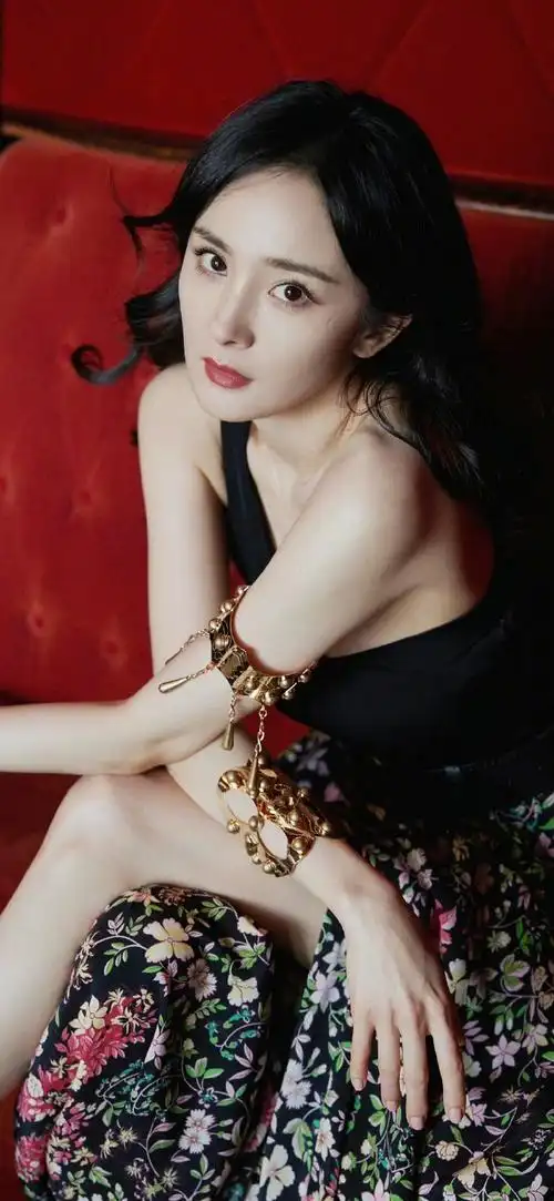 杨幂壁纸精选:柔美浪漫