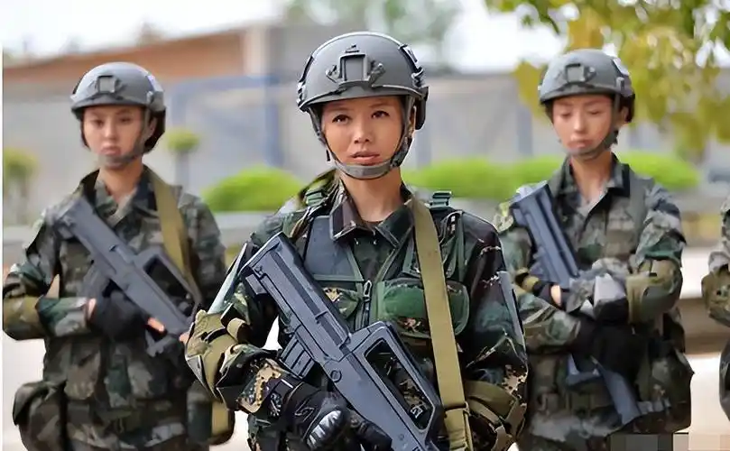 她是"军旅霸王花",人美演技好却遭丈夫背叛,如今生活简单幸福!