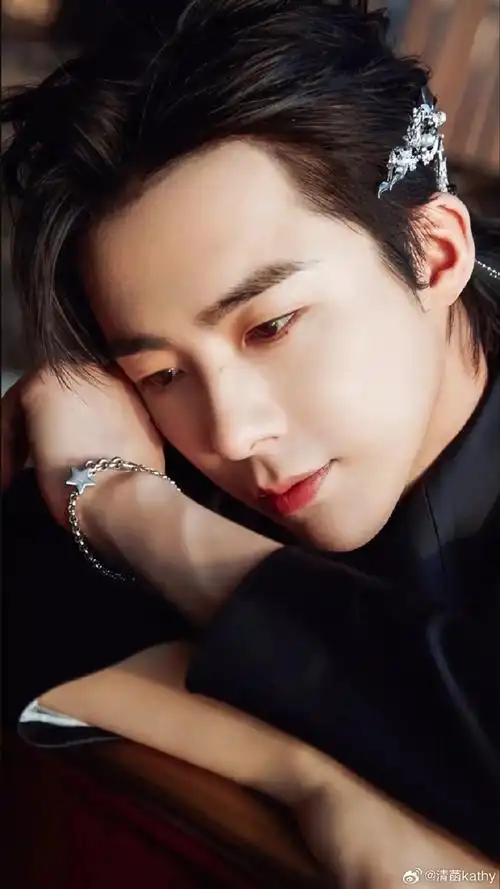 男明星簪花造型#  刘宇宁绝美古风簪花造型,侠骨柔情,柔中带刚,超爱