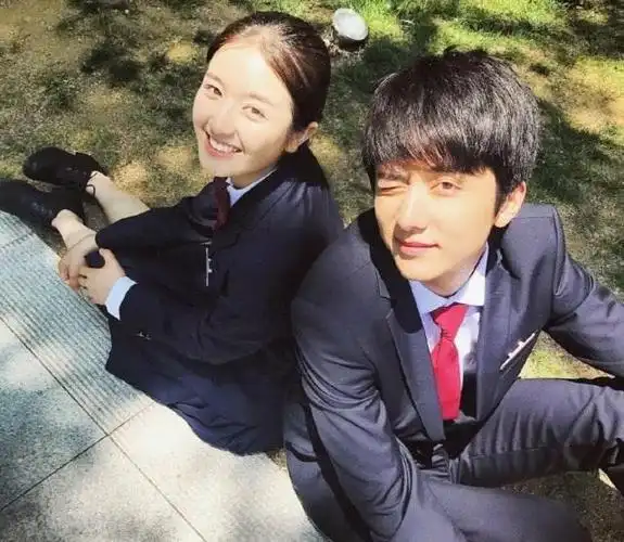 张新成趁李兰迪睡觉偷拍对着镜头笑成初恋脸你俩也太甜了吧