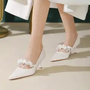 法式新娘婚鞋小众高级感主婚纱结婚鞋白色高跟鞋女冬季单鞋一字带