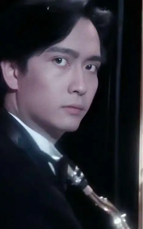 "酒剑仙"影帝谢君豪,46岁救"小玉环"烧伤,今给鲜肉作配角