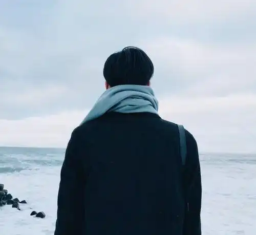 男子背影的头像图片_头像图片_扣扣乐园