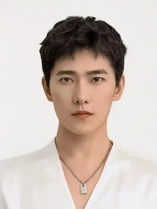 90造型用小夹板,做出波浪形状就可以啦,91适合圆脸 方行脸 鹅蛋脸