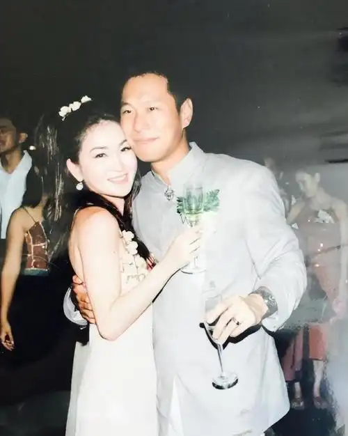 明明年纪相差不大,却看着像两代人,这6位女星把"老公熬成爹"|张庭