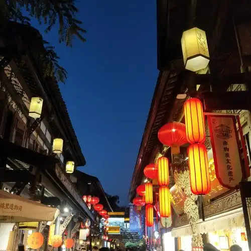 成都的街头走一走