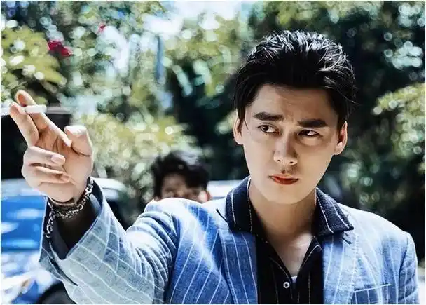 "封杀"未至1年,再看李易峰如今处境,既可恨又很可悲