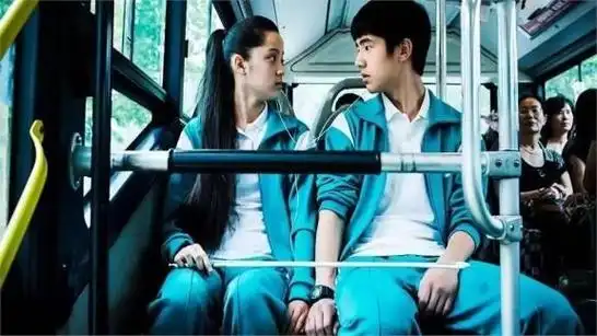 有人认为90年出生的谭松韵比97年出生的刘昊然显得老了很多,也有人