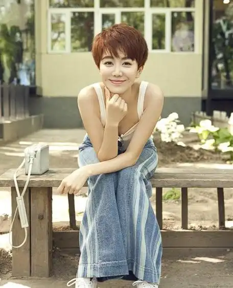 姜妍罕见泳装照曝光,身材性感迷人!