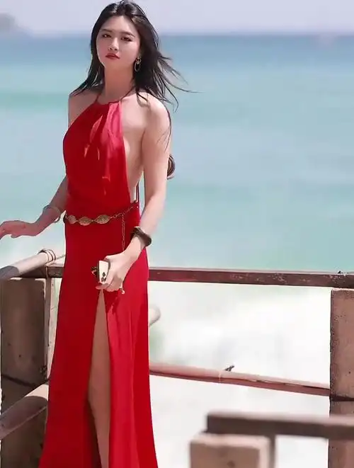 泳装小姐姐展风采,比基尼秀出性感好身材