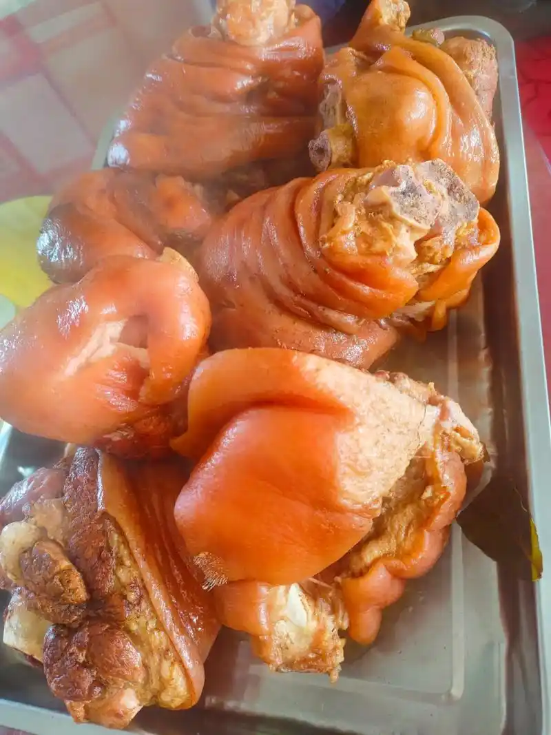 铁锅烀肘子,炖大鹅走一波,想吃的提前预定哦#嘎嘎好吃 #东北 - 抖音