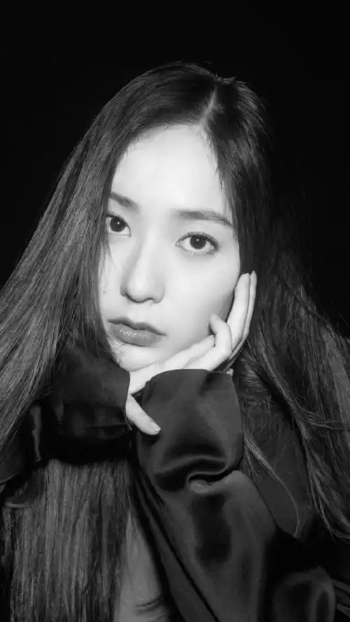 郑秀晶清冷气质写真手机壁纸.