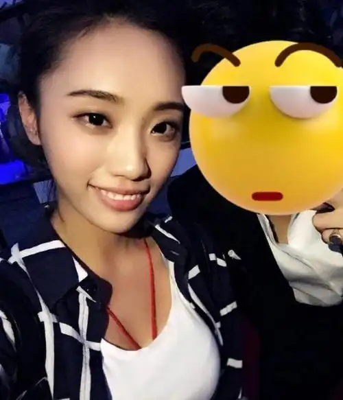 的不再少数,像黄晓明杨颖的亿万 豪门婚礼,亦或是杨幂刘恺威的婚姻,不