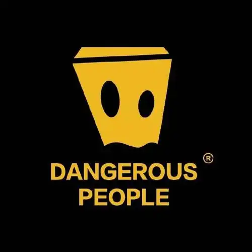 还有他在2015年开的潮牌店-dangerous people,其logo是一个带着纸袋