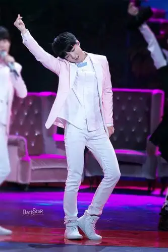 明星哪里最好看?王俊凯的腰霍建华的睫毛可玩整年