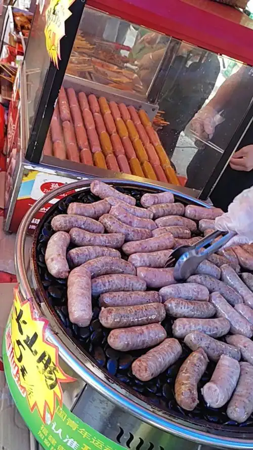 公园烤肠摊