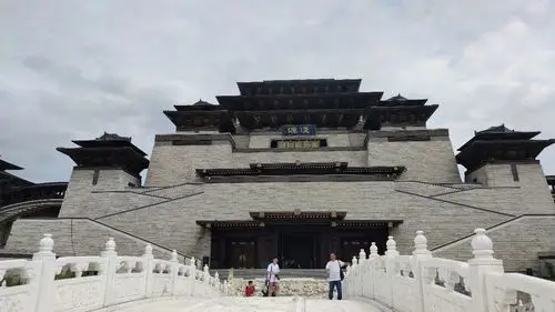 自驾汉中汉人老家汉源博物馆宏伟建筑外观