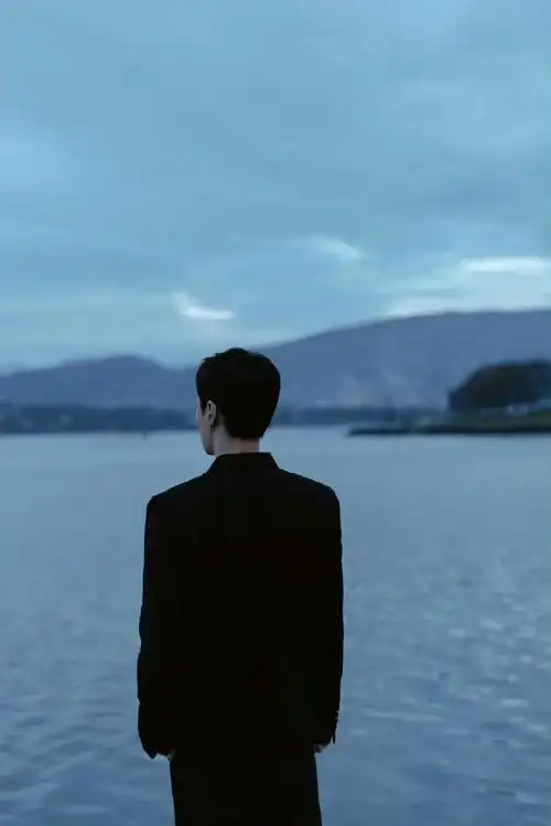 张艺兴海边大片##张艺兴黑色西装赴宴