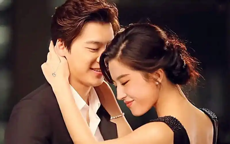 李易峰刘亦菲公布恋情是真的吗?假的,源自网友的恶作剧