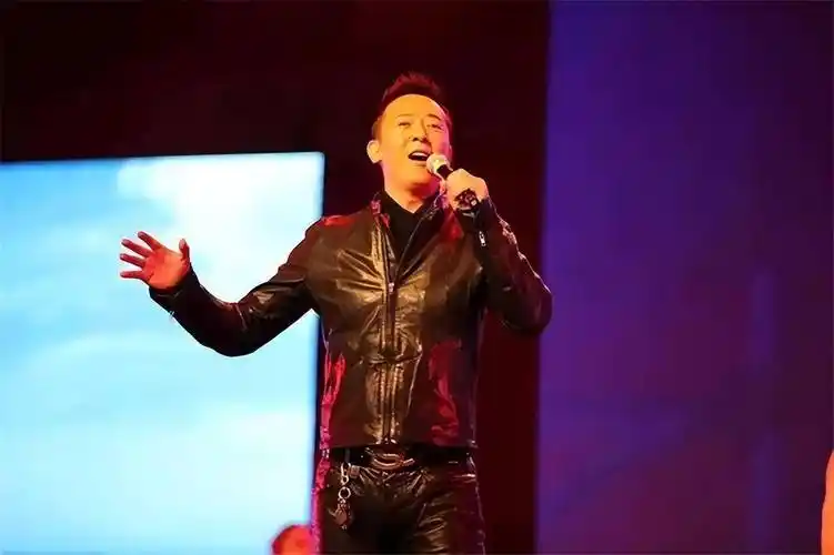 汪正正,磁性嗓音超迷人,他妻子张静宇近照,揭秘两人的感情经历_北京