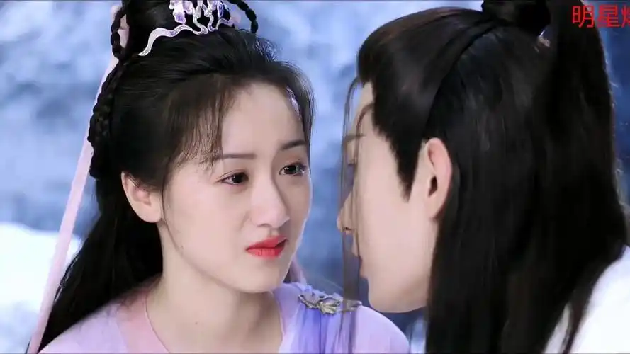 抛开两人的私下关系不说,成毅和袁冰妍眼神戏真的很绝