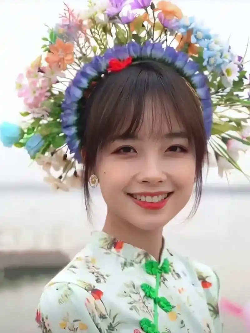 体验蟳埔女央视总台记者王冰冰泉州行