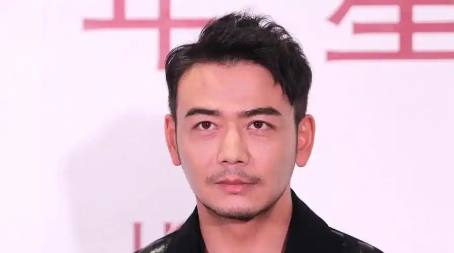 杨烁,中国内地影视男演员,阳光俊朗,高大魁梧尽显熟男气质!