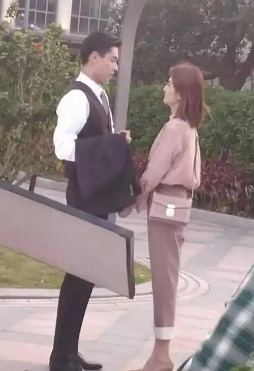 胡一天:我终于不用低头拍戏了,乔欣:我终于可以穿高跟