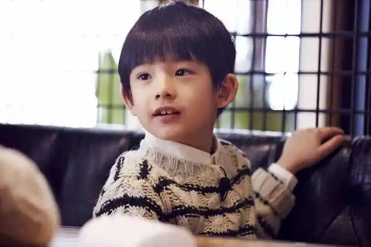 董洁为儿子顶顶庆生,潘粤明首次缺席隔空祝福,或许另有隐情_孩子_生日